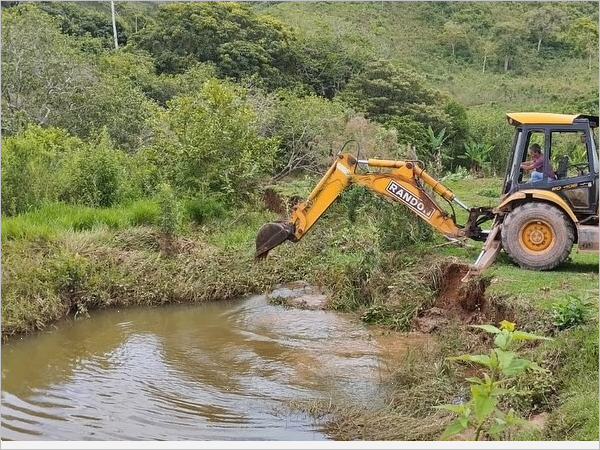 Secretaria de Agricultura realiza serviços emergenciais devido às fortes chuvas